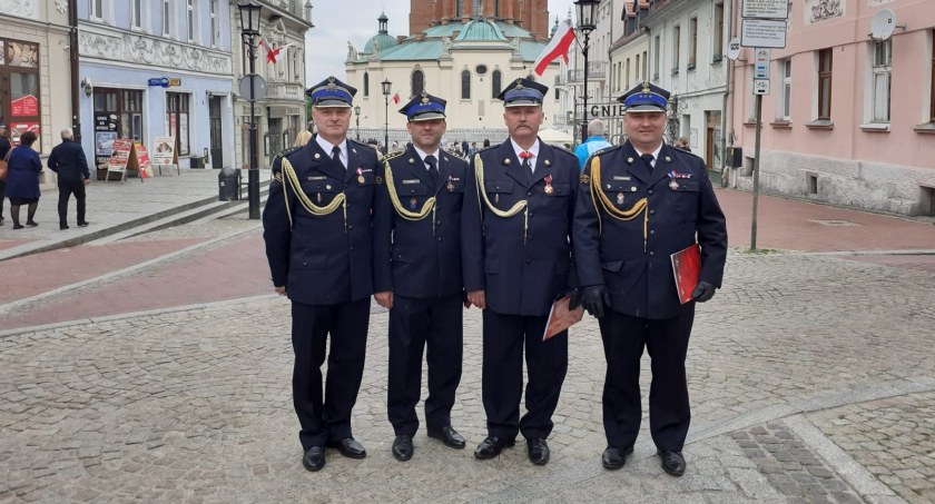 Awanse oraz wyróżnienia dla strażaków z powiatu złotowskiego