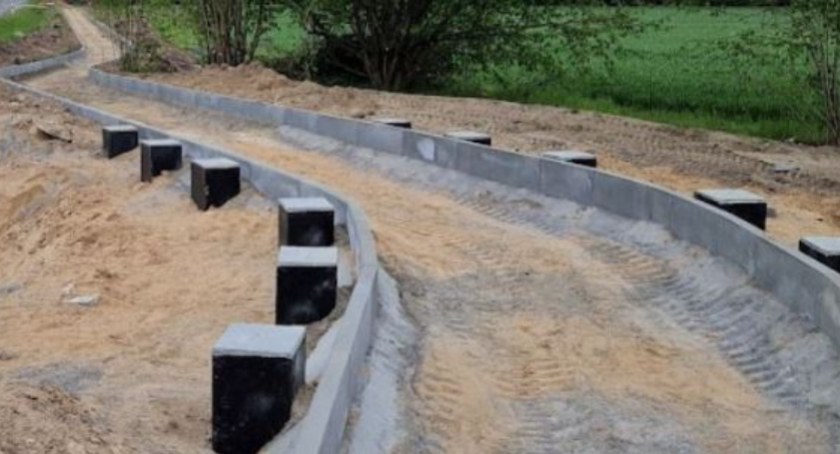 Coraz bliżej końca prac przy budowie ścieżki rowerowej z Lipki do Debrzna Wsi