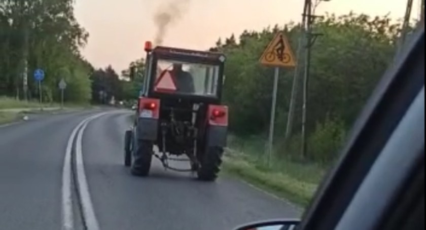 Obywatelskie ujęcie nietrzeźwego kierowcy ciągnika