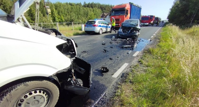 Zderzenie trzech aut na trasie Żeleźnica - Dolnik. Droga była zablokowana