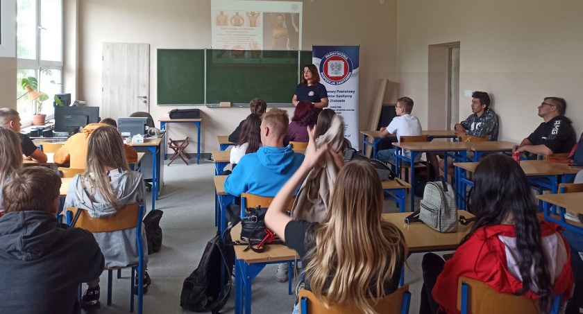 Co kryją Twoje piersi? Uczniowie złotowskiego Rolniczaka uczyli się samobadania
