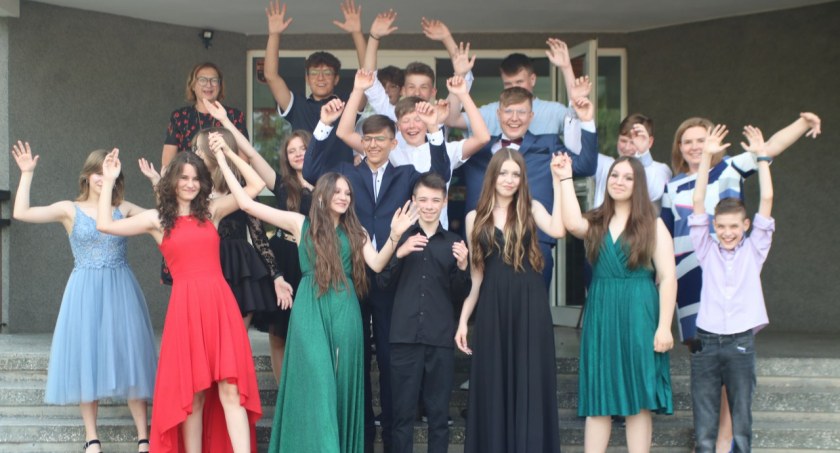 Bal ósmoklasistów w złotowskiej Trójce