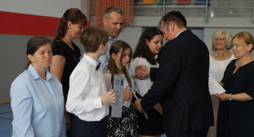 Żegnaj szkoło! Uczniowie złotowskiej Dwójki, już na wakacjach