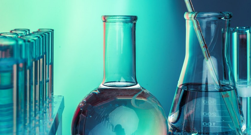 Nie daj się zaskoczyć maturze – powtórka z chemii do matury