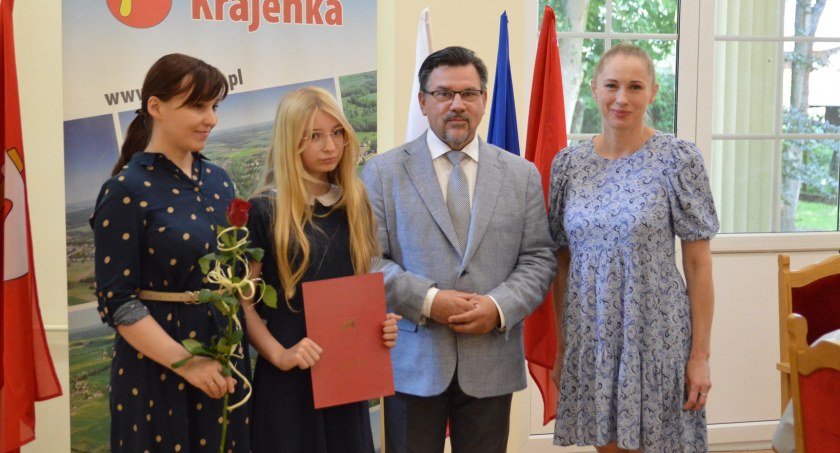 Nagrody burmistrza Krajenki dla najlepszych ósmoklasistów