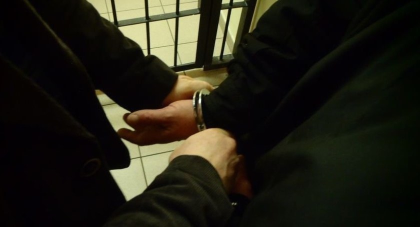 Policjanci zatrzymali mieszkańca Krajenki poszukiwanego listem gończym