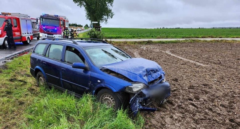 Wypadek z udziałem trzech samochodów osobowych