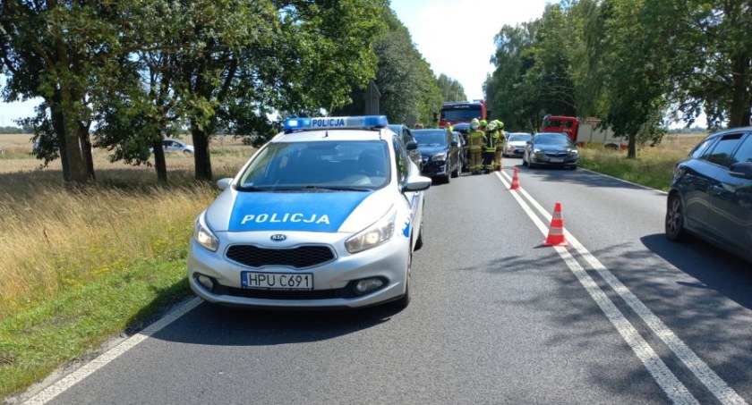 Kolizja czterech aut na drodze krajowej koło Lotynia