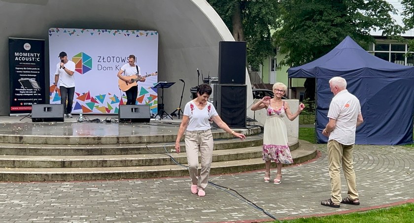 Momenty Acoustic w złotowskiej muszelce koncertowej