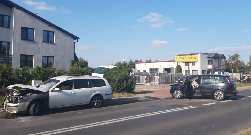 Zderzenie dwóch samochodów na Chojnickiej