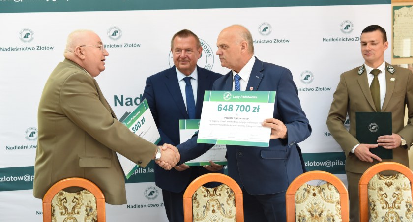 Podpisano umowy na kolejne inwestycje drogowe z Funduszu Leśnego