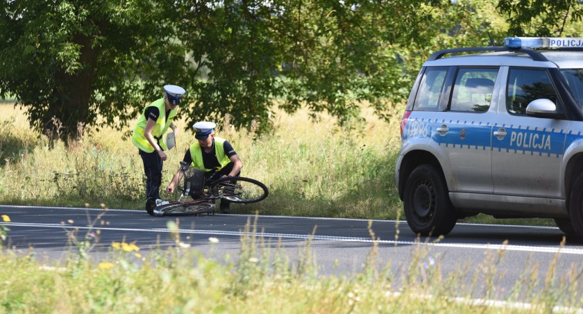 Potrącenie rowerzysty na drodze krajowej