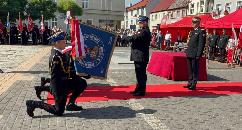 Uroczyste nadanie sztandaru dla Komendy Powiatowej Państwowej Straży Pożarnej w Złotowie