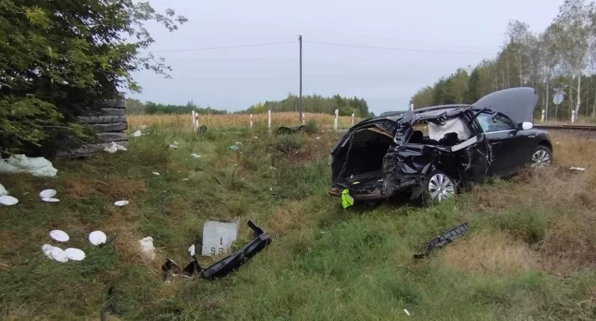 Kobieta wjechała pod pędzący szynobus