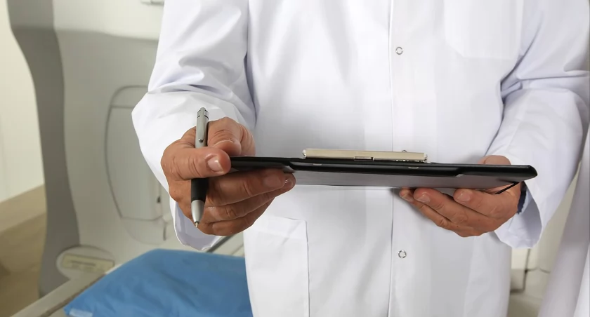 Szpital ma problem z lekarzami. Winne są media