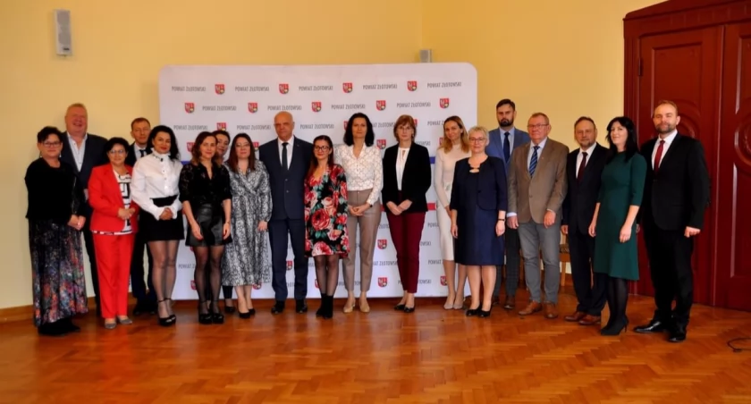 Bohaterowie edukacji nagrodzeni przez starostę