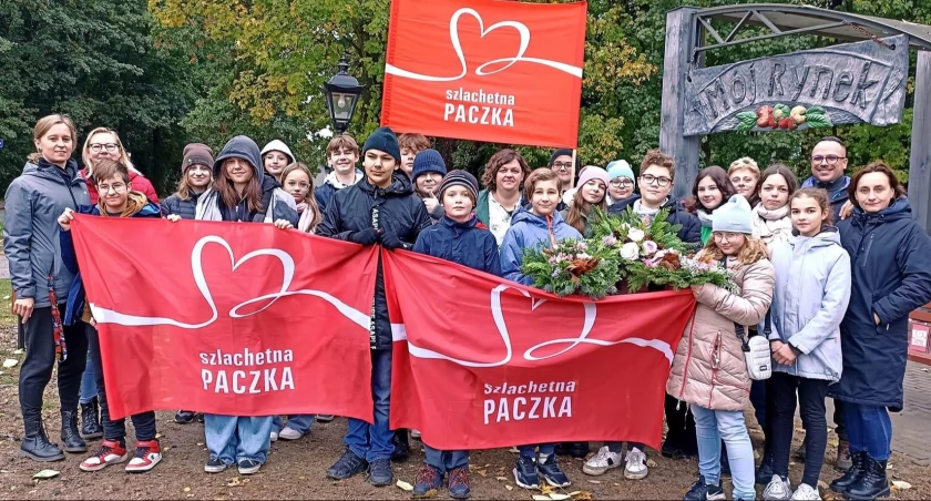Charytatywny kiermasz wiązanek nagrobnych w Zakrzewie