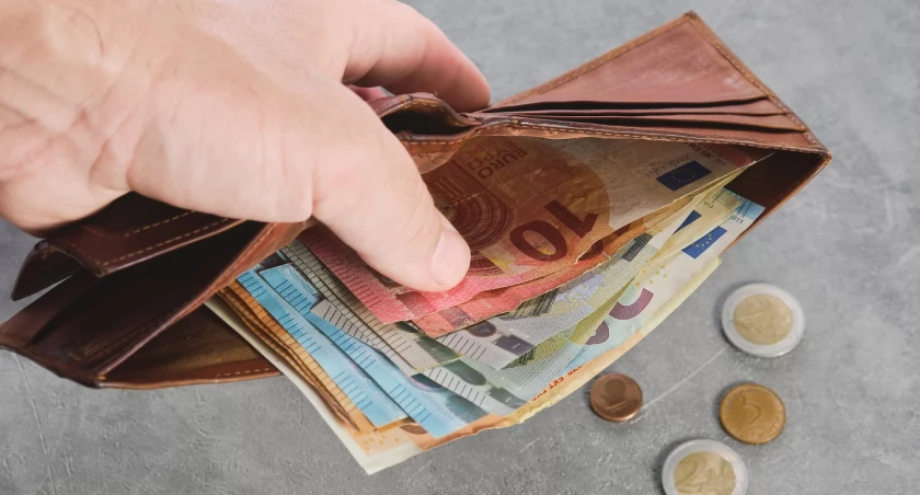 Dzisiejszy kurs euro - jak wpływa na polską gospodarkę i nasze portfele?