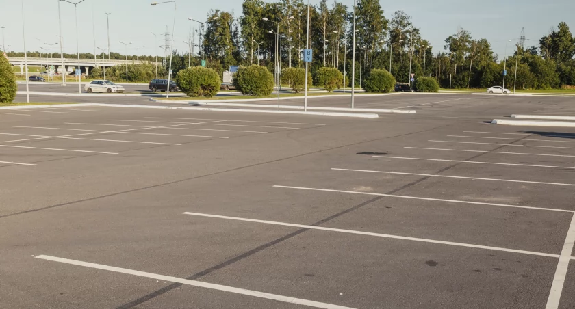 Parking przy lotnisku - jak przygotować się do pozostawienia auta przed wylotem?