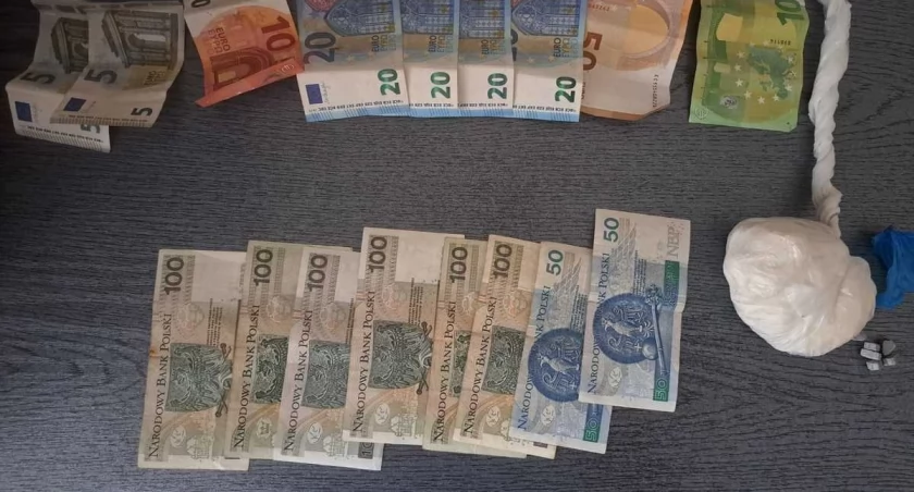 Był poszukiwany. W domu ukrył narkotyki