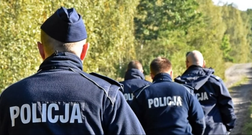 Wybrała się do lasu na grzyby i zabłądziła. Szukali jej policjanci