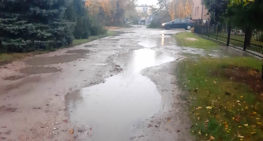 Z domu wychodzą z dwiema parami butów!