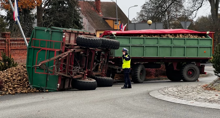 Kolizja na Rondzie Zamkowym w Złotowie