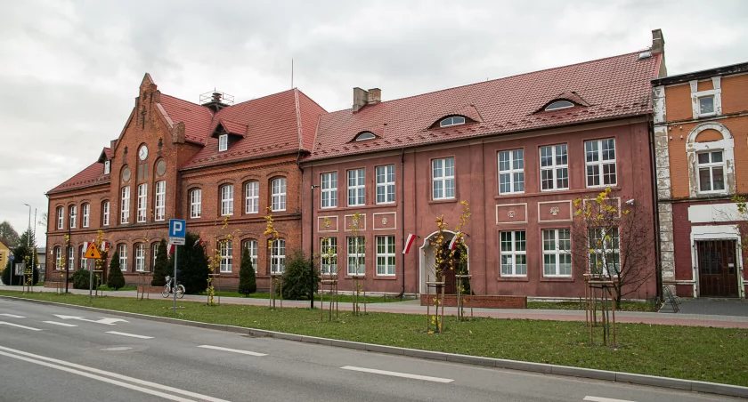 Komu, komu kukułcze jajo?!