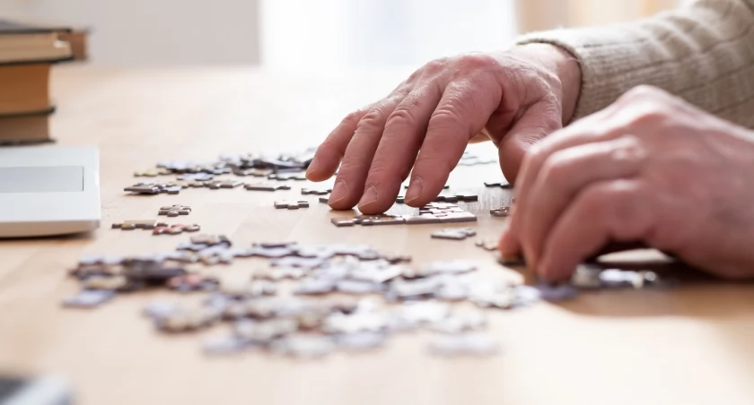 Terapia Puzzlami a Lepsze Funkcjonowanie Kognitywne u Osób z Demencją