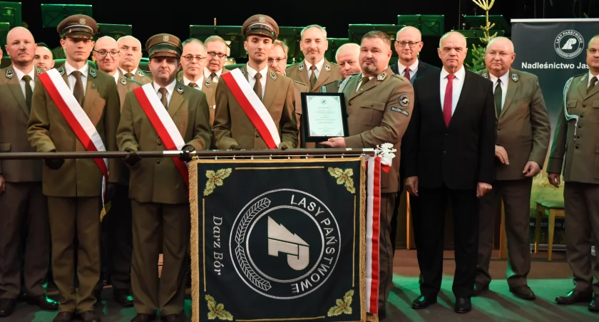 Jubileusz Nadleśnictwa Jastrowie okraszony sztandarem