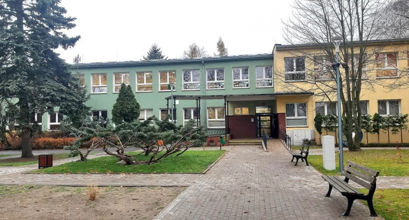 Nożownik w stroju ratownika medycznego, czyli alarm w Dwójce