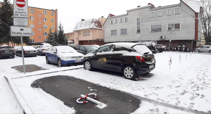 Ludzie nie rzucili się na własne miejsca parkingowe