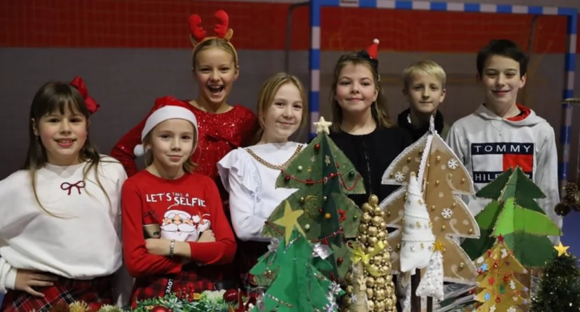 Świąteczny kiermasz w złotowskiej Dwójce