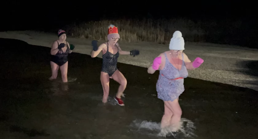 [WIDEO] Noworoczne morsowanie nad Zamzą