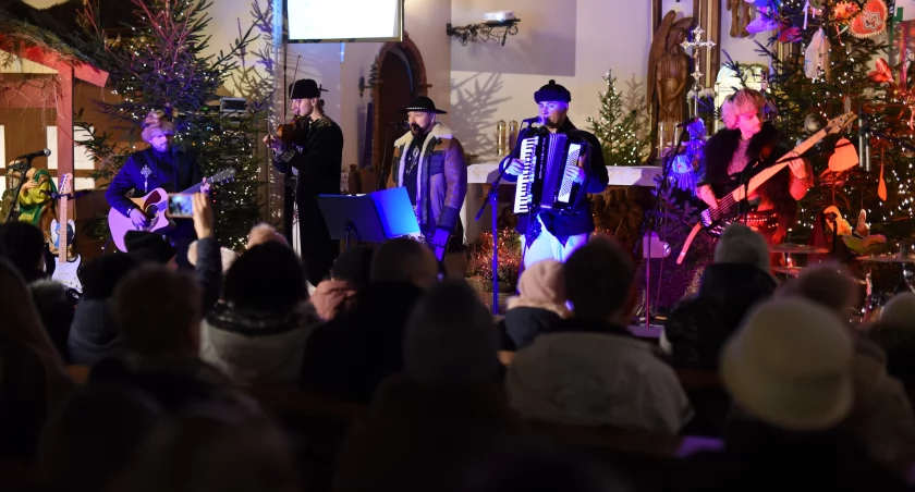 [WIDEO] Kolędy na góralską nutę w Okonku