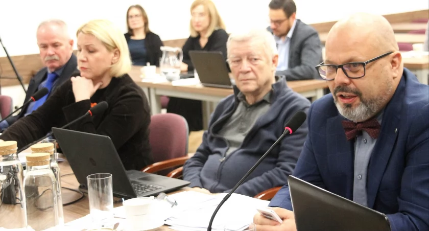 Martwy zakaz używania fajerwerków i petard w Złotowie!?