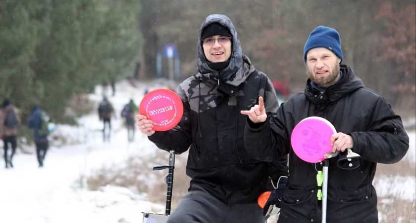 [WIDEO] Zimowe deble w złotowskim DiscGolf Parku