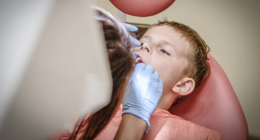 Koniec z wyjazdami uczniów do dentysty, konkurencja zrobiła swoje