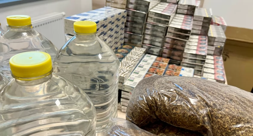 Policjanci przejęli tytoń, papierosy i spirytus