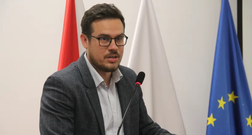 Wiceburmistrz Złotowa pracuje o jeden dzień krócej, ale zarabia więcej