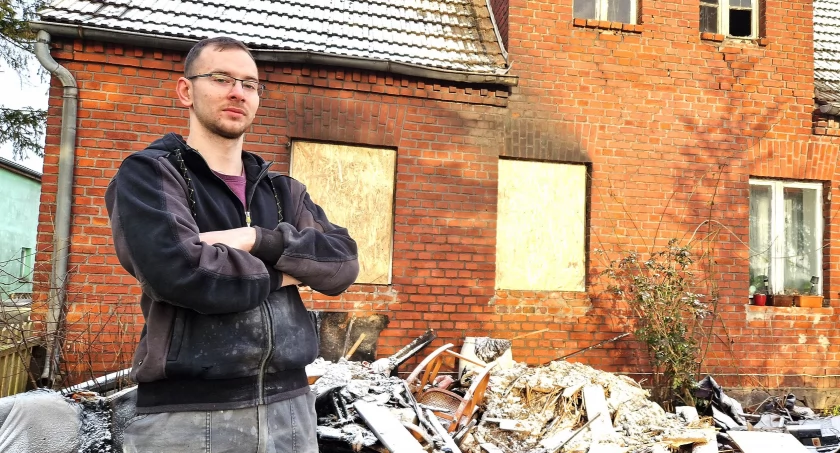 Wyciągnął kobietę z pożaru. Bohater!