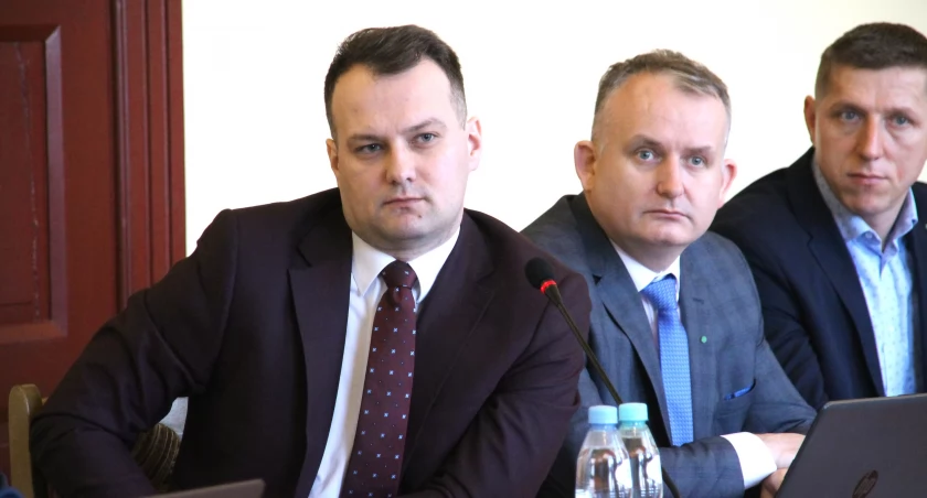 Dyrektor Artur Bobruk zwraca szpitalowi pieniądze