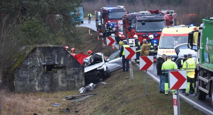 Wypadek na trasie Skórka - Piła. Kierowca i pasażerka nie żyją 
