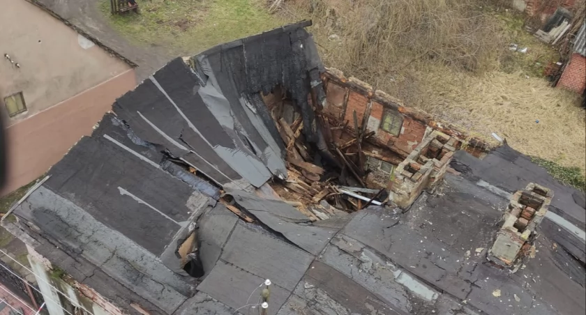 W Okonku zawalił się dach budynku