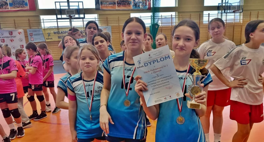 Szczypiornistki złotowskiej Jedynki wicemistrzyniami rejonu