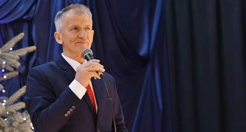 Burmistrzem się bywa. Człowiekiem się jest
