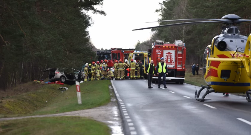Kolejna śmierć na drodze. Zmarła pasażerka uczestnicząca w wypadku pod Skórką