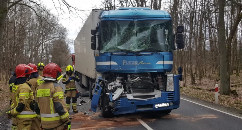 Kolizja trzech pojazdów na DK11