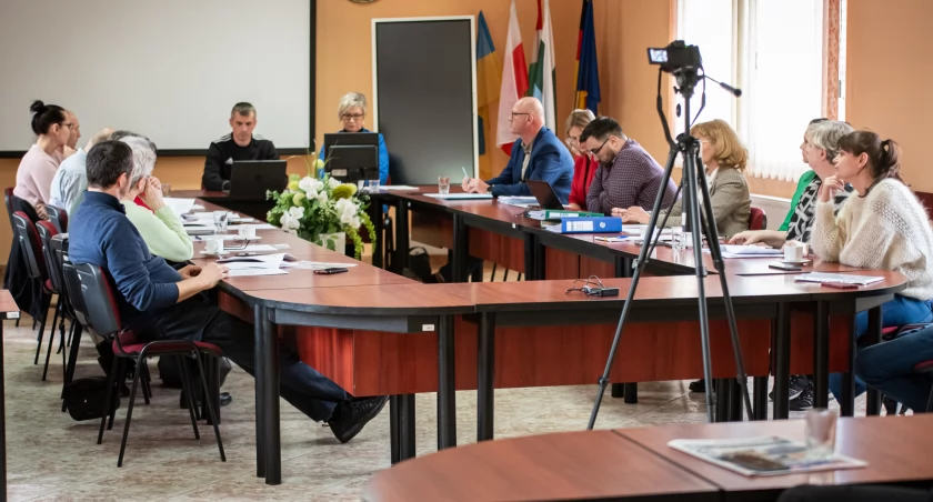 Motylek przed radnymi i burmistrzem