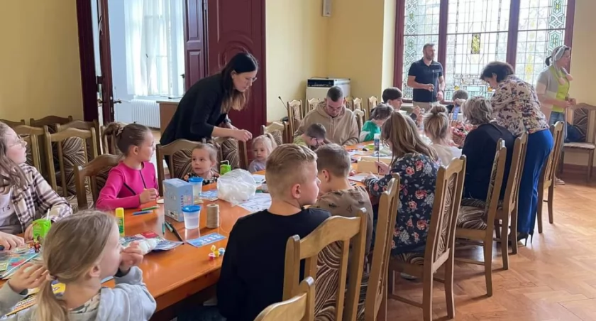 Warsztaty wielkanocne dla dzieci z rodzin zastępczych